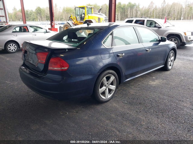1VWAT7A35FC081207 Volkswagen Passat 1.8t Limited Edition