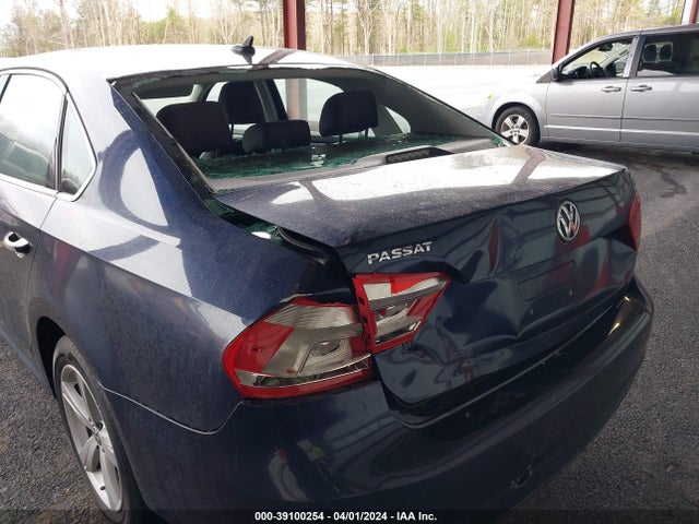 1VWAT7A35FC081207 Volkswagen Passat 1.8t Limited Edition