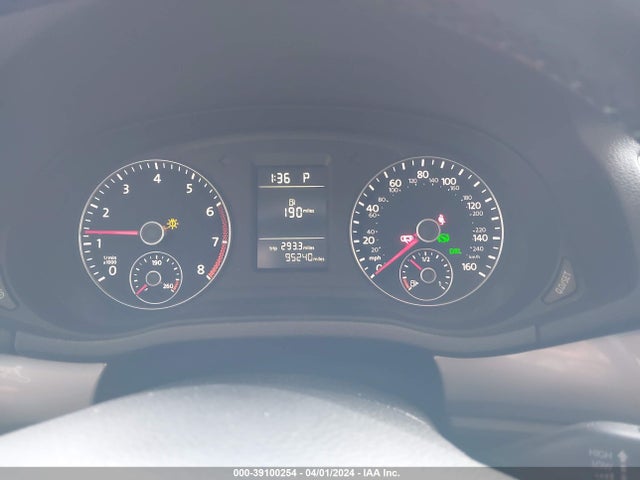 1VWAT7A35FC081207 Volkswagen Passat 1.8t Limited Edition