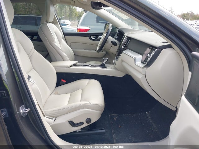 LYV102RK1KB371789 Volvo Xc60 T5 Momentum