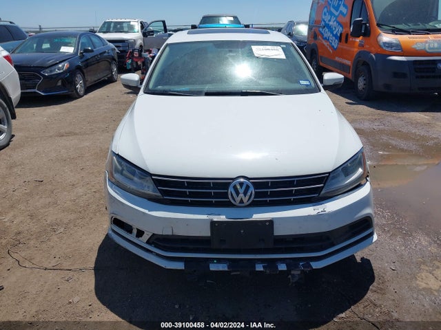 3VWDB7AJ2JM217234 Volkswagen Jetta 1.4t Se/1.4t Wolfsburg Edition