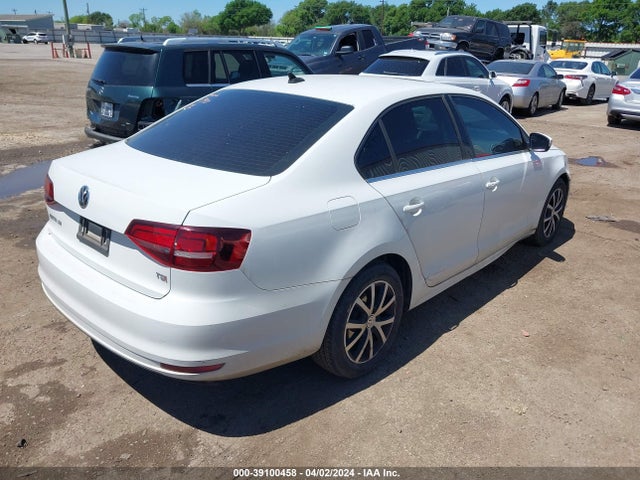 3VWDB7AJ2JM217234 Volkswagen Jetta 1.4t Se/1.4t Wolfsburg Edition