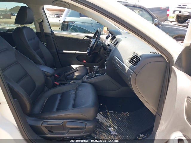 3VWDB7AJ2JM217234 Volkswagen Jetta 1.4t Se/1.4t Wolfsburg Edition