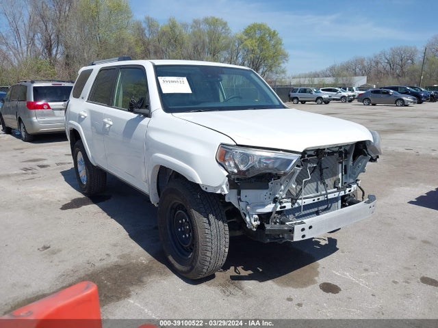 Toyota 4RUNNER SR5 2022 JTEMU5JR4N6061626 Image 1
