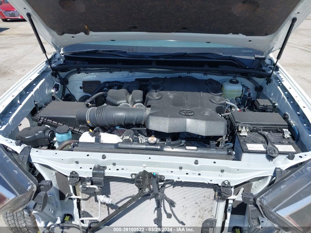 Toyota 4RUNNER SR5 2022 JTEMU5JR4N6061626 Image 10