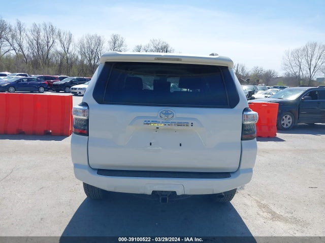 Toyota 4RUNNER SR5 2022 JTEMU5JR4N6061626 Image 17
