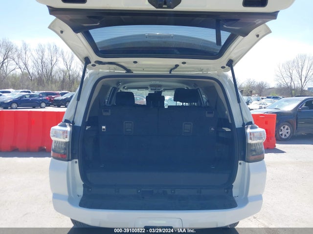 Toyota 4RUNNER SR5 2022 JTEMU5JR4N6061626 Image 12