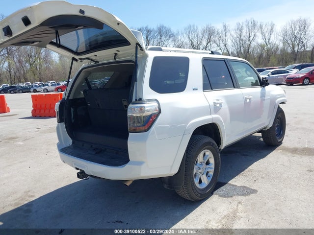 Toyota 4RUNNER SR5 2022 JTEMU5JR4N6061626 Image 4
