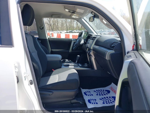 Toyota 4RUNNER SR5 2022 JTEMU5JR4N6061626 Image 5