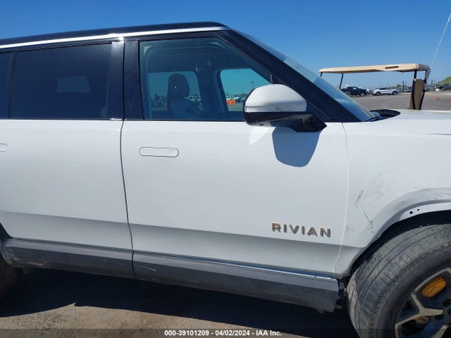 Rivian R1s Adventure 2023 7PDSGABA5PN010335 Image 14