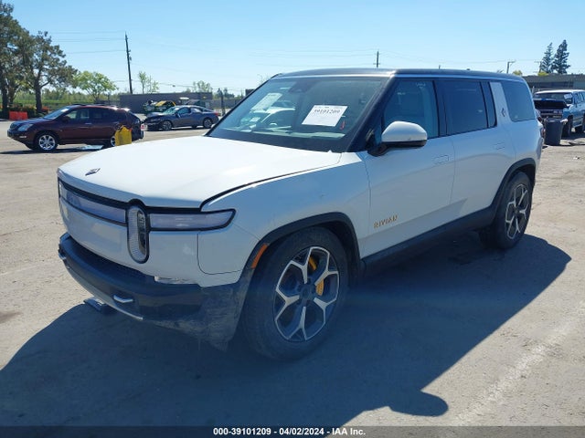 Rivian R1s Adventure 2023 7PDSGABA5PN010335 Image 2
