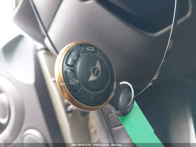 2011 MINI COOPER WMWSU3C53BT181650 Photo 10