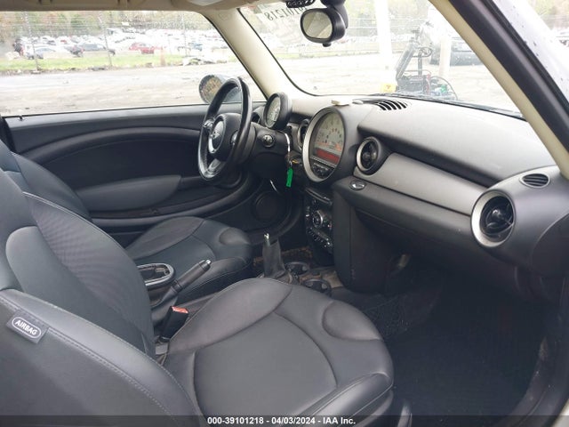 2011 MINI COOPER WMWSU3C53BT181650 Photo 4