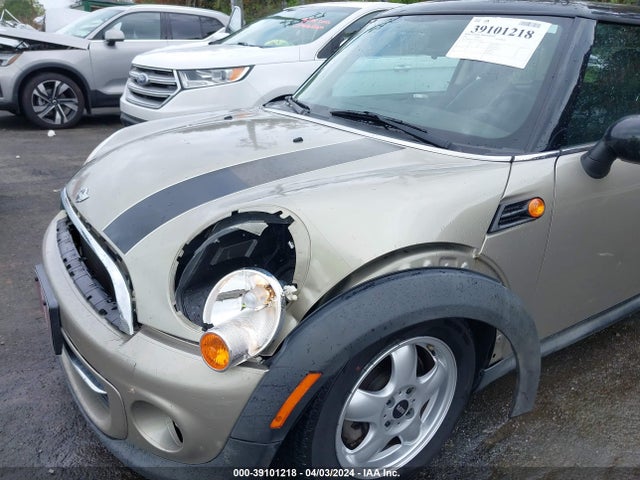 2011 MINI COOPER WMWSU3C53BT181650 Photo 5
