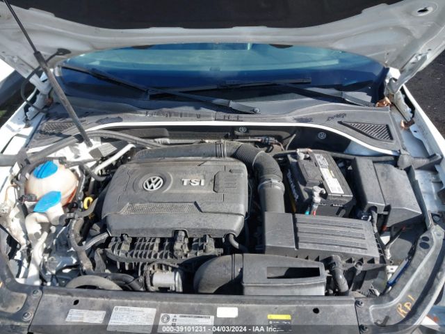 1VWBT7A33GC044596 Volkswagen Passat 1.8t Se