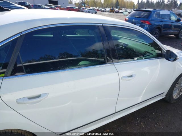 1VWBT7A33GC044596 Volkswagen Passat 1.8t Se