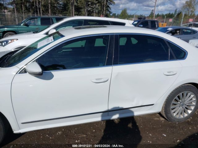 1VWBT7A33GC044596 Volkswagen Passat 1.8t Se