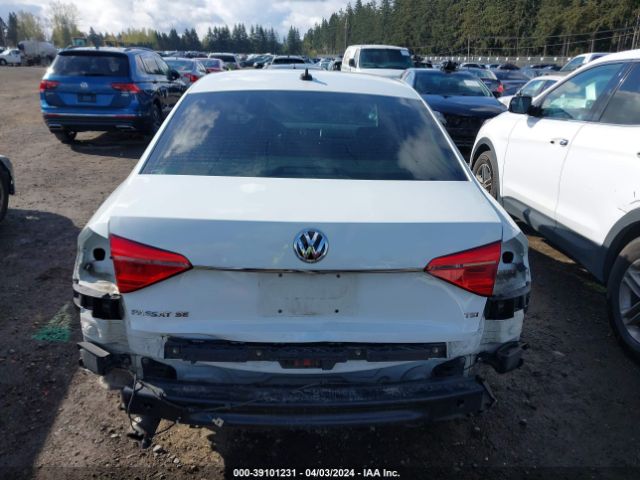 1VWBT7A33GC044596 Volkswagen Passat 1.8t Se