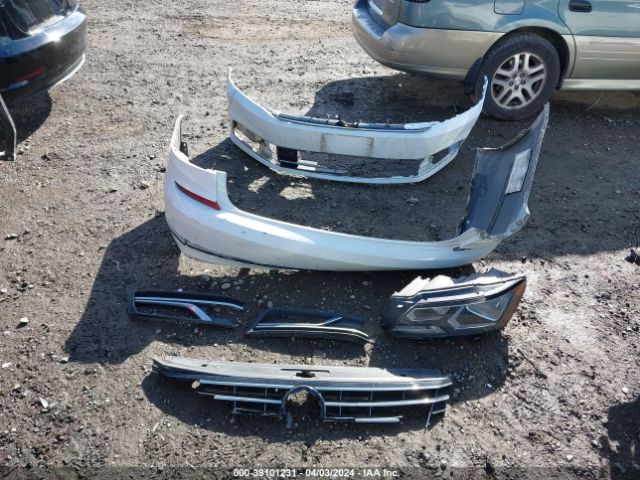1VWBT7A33GC044596 Volkswagen Passat 1.8t Se