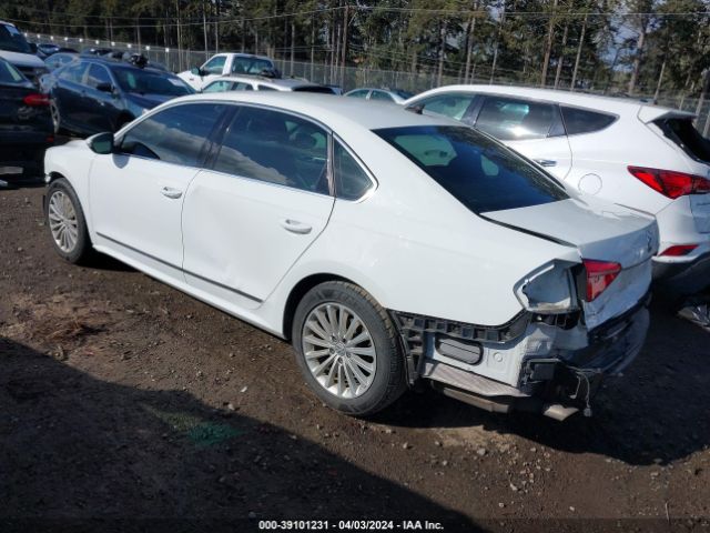 1VWBT7A33GC044596 Volkswagen Passat 1.8t Se
