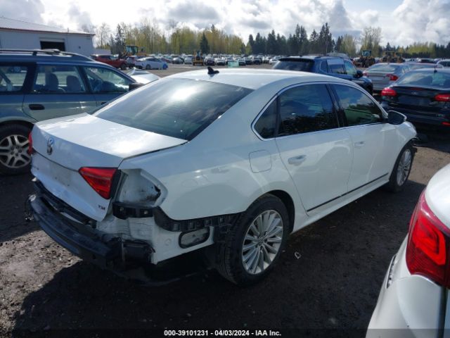 1VWBT7A33GC044596 Volkswagen Passat 1.8t Se