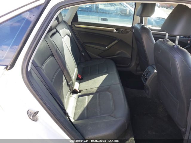 1VWBT7A33GC044596 Volkswagen Passat 1.8t Se