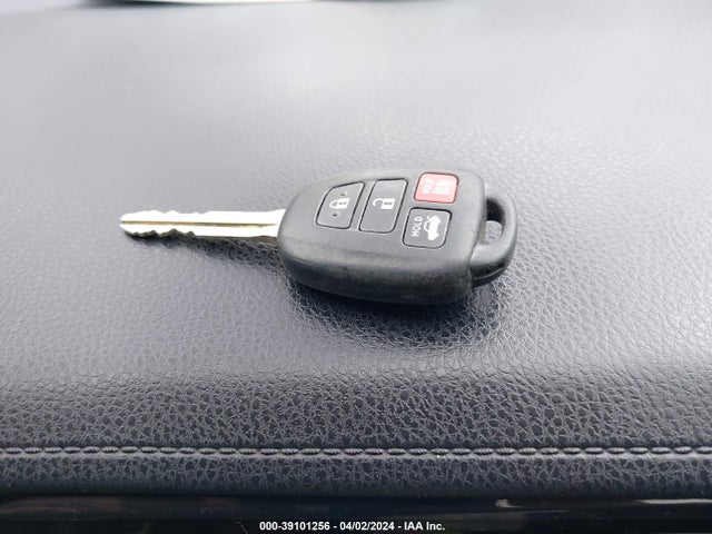 Toyota Corolla S Plus 2015 2T1BURHE2FC303877 Image 11