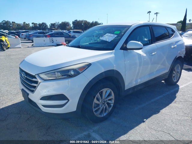 Hyundai TUCSON SE 2017 KM8J23A40HU354702 Image 2