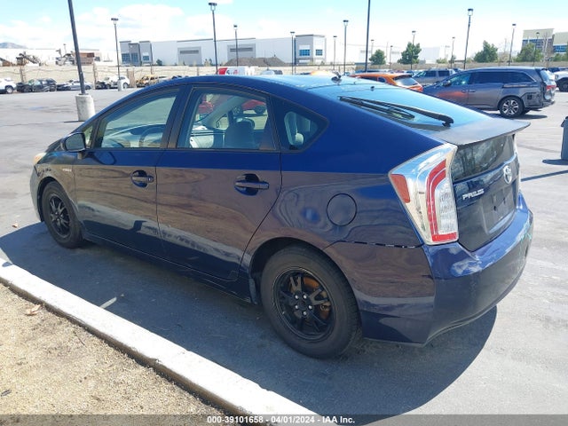 Toyota Prius Two 2014 JTDKN3DU0E1772153 Image 3