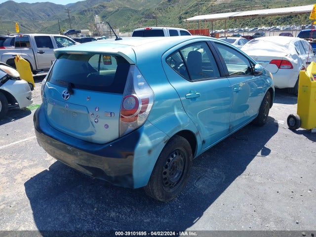 Toyota Prius C One 2014 JTDKDTB33E1059731 Image 4