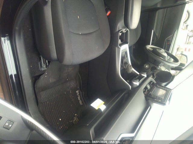 Toyota RAV4 LE 2020 JTMF1RFV7LD525911 Image 5