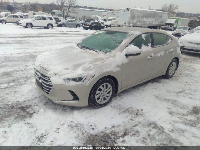 Hyundai ELANTRA SE 2018 5NPD74LF7JH347754 Image 2