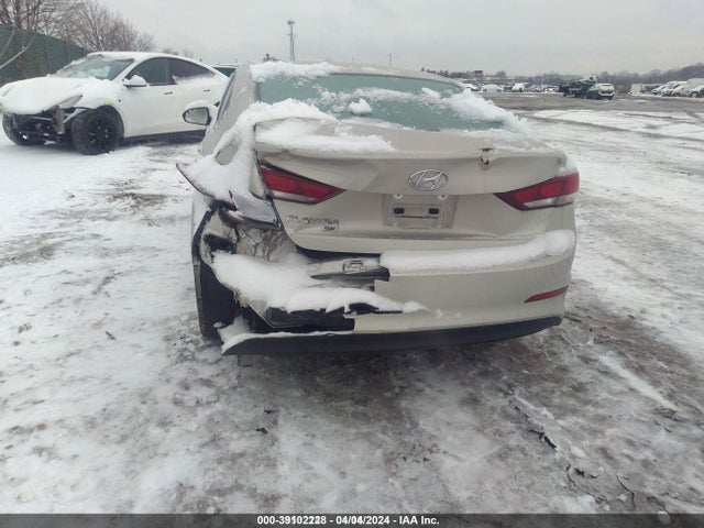 Hyundai ELANTRA SE 2018 5NPD74LF7JH347754 Image 6