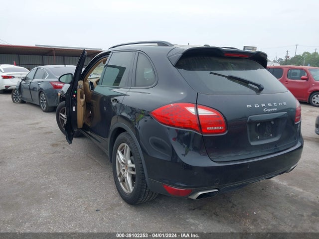 2013 PORSCHE CAYENNE WP1AA2A29DLA09229 Photo 2