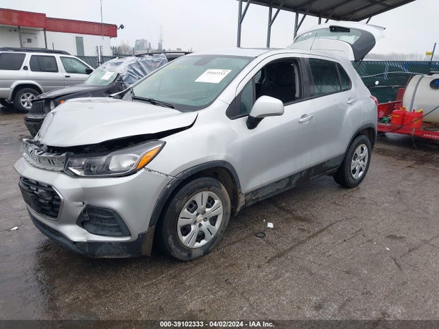Chevrolet TRAX LS 2017 KL7CJKSB7HB255990 Image 2