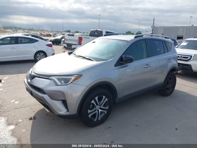 Toyota RAV4 LE 2018 JTMZFREV0JJ212231 Image 2