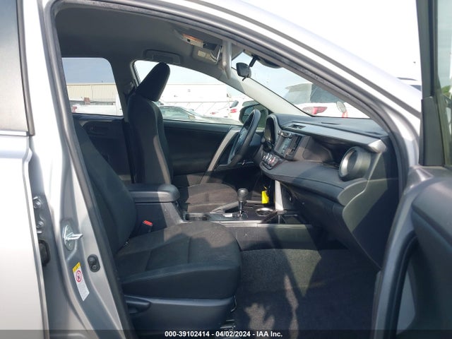 Toyota RAV4 LE 2018 JTMZFREV0JJ212231 Image 5