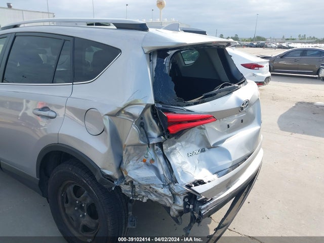 Toyota RAV4 LE 2018 JTMZFREV0JJ212231 Image 6