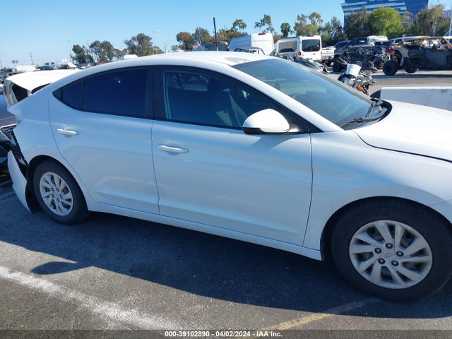Hyundai ELANTRA SE 2019 5NPD74LF5KH462032 Image 13