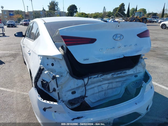 Hyundai ELANTRA SE 2019 5NPD74LF5KH462032 Image 16
