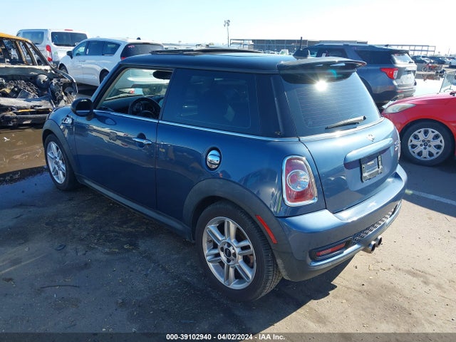2011 MINI COOPER S WMWSV3C53BTY12233 Photo 2