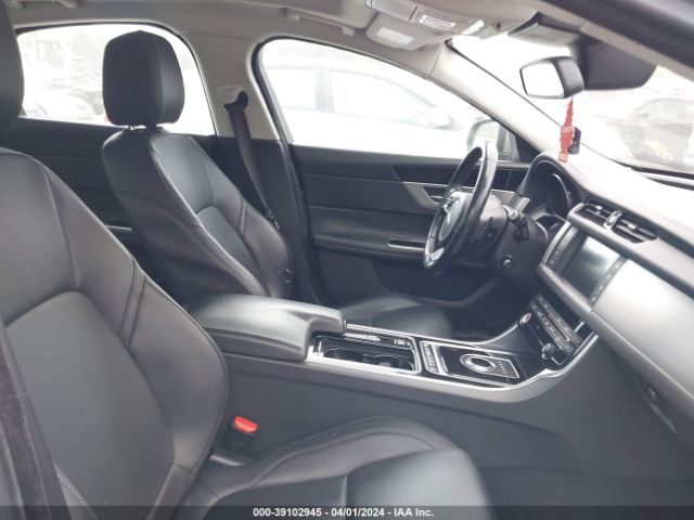 SAJBD4BV4HCY35155 Jaguar Xf 35t Premium