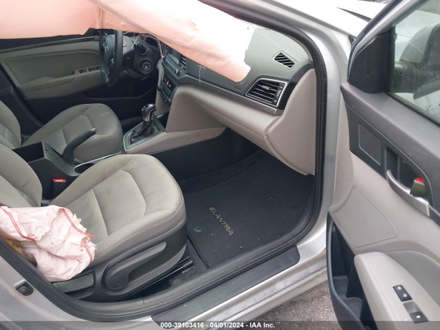 Hyundai ELANTRA SE 2017 5NPD84LF9HH154304 Image 5