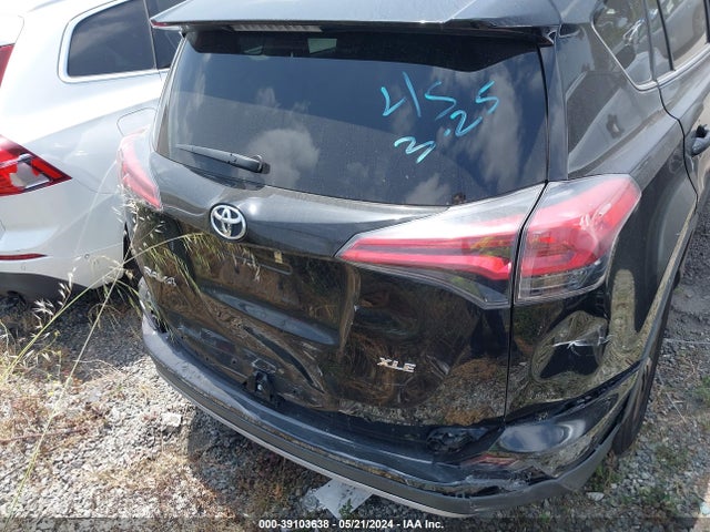Toyota Rav4 Xle 2018 2T3WFREV3JW429065 Image 17