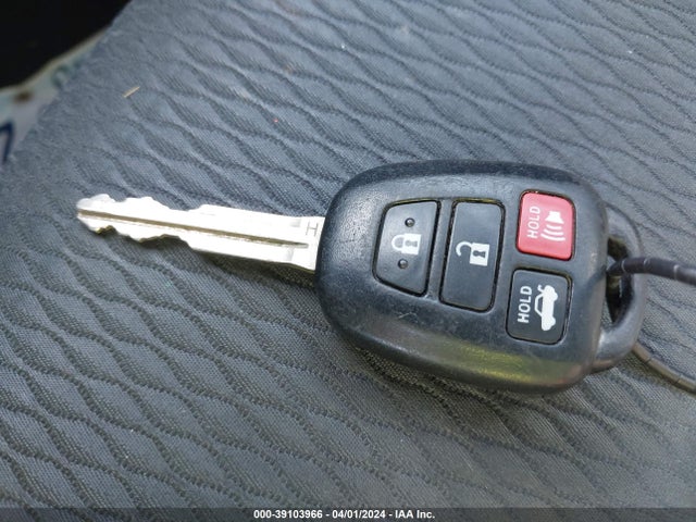 Toyota COROLLA LE 2018 5YFBURHE7JP801808 Image 11