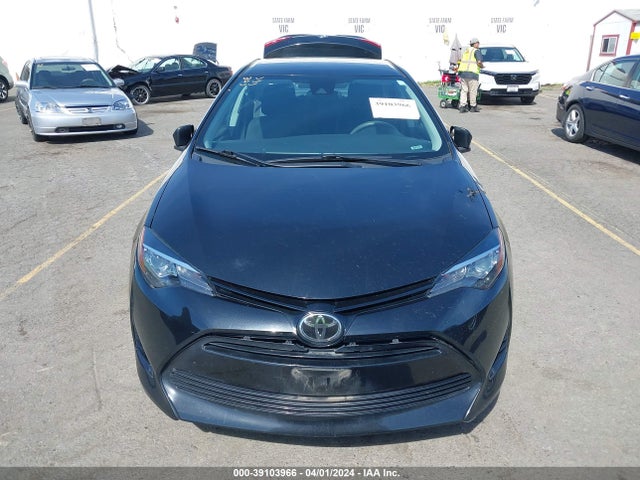 Toyota COROLLA LE 2018 5YFBURHE7JP801808 Image 12