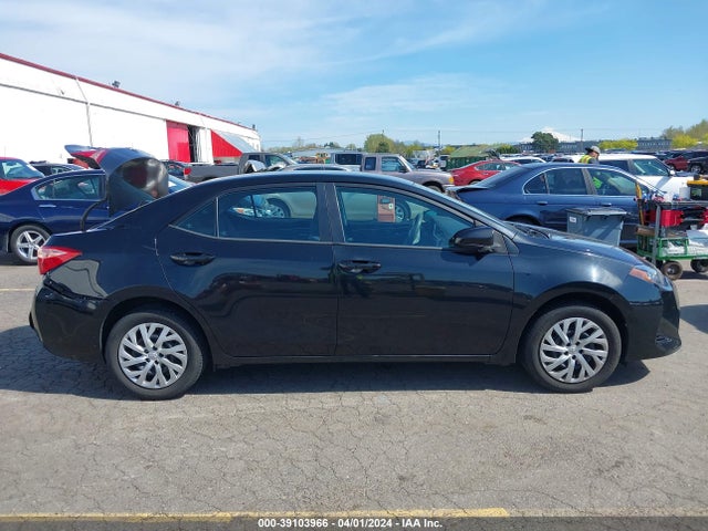 Toyota COROLLA LE 2018 5YFBURHE7JP801808 Image 13