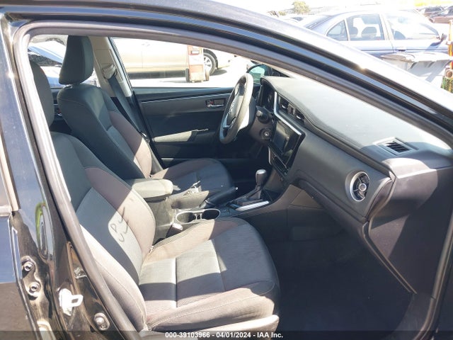 Toyota COROLLA LE 2018 5YFBURHE7JP801808 Image 5
