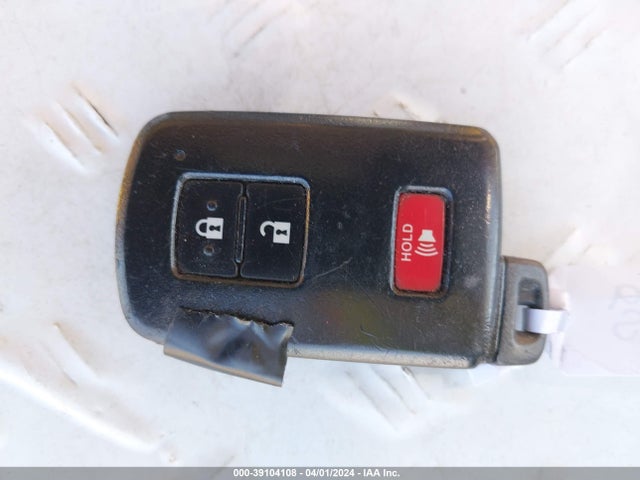 Toyota Prius V Three 2017 JTDZN3EU0HJ060226 Image 11
