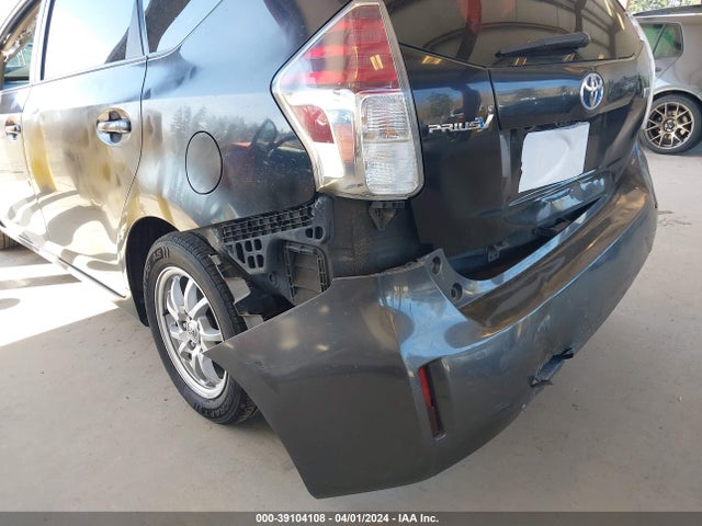 Toyota Prius V Three 2017 JTDZN3EU0HJ060226 Image 18